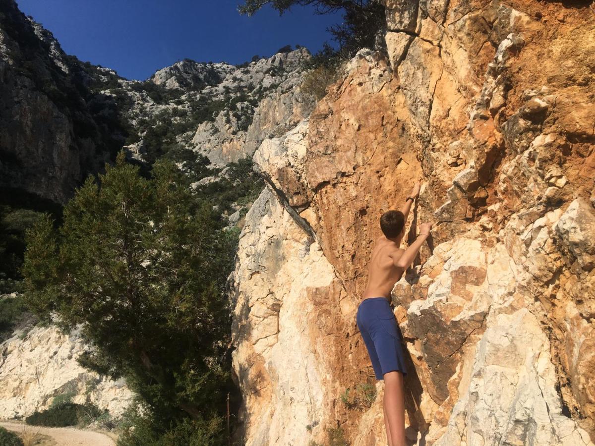 Cav Mameli Aparthotel Dorgali Exteriör bild